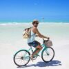 Playa de arena blanca y aguas cristalinas en Isla Holbox