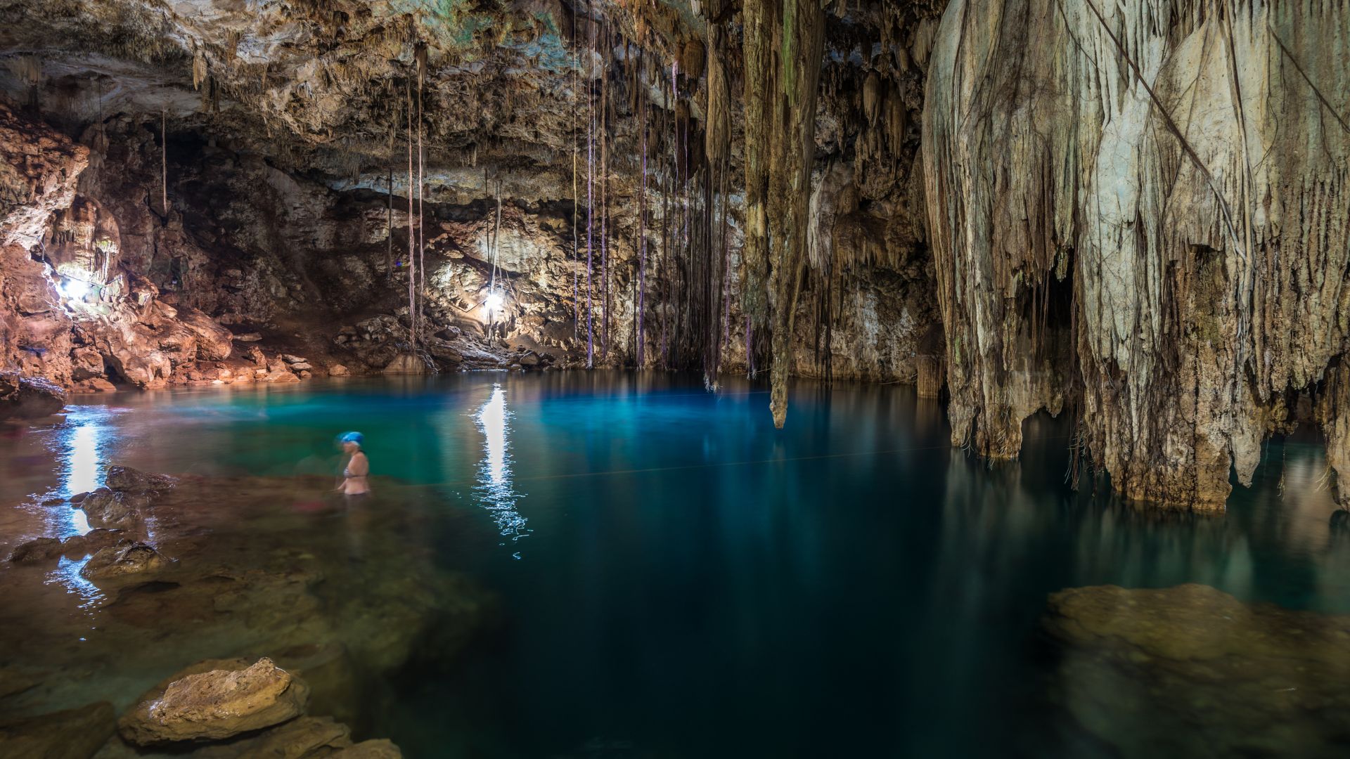 Nado en cenote durante el Jungle Tour del Tour a Chichén Itzá